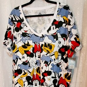 Minnie Mouse v neck shirt new with tags